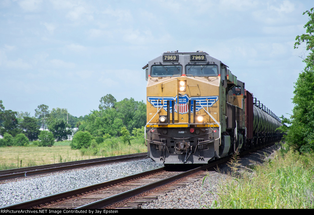 UP 7969 leads a tank car train west on the Houston Sub 